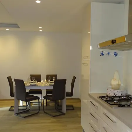 Blue Moon - Via Parigi *