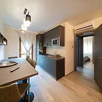 Blue Moon - Via Parigi *