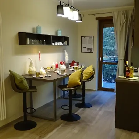 Blue Moon - Via Parigi *