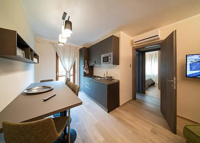 Blue Moon - Via Parigi *